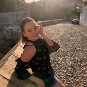 Meet your Posher, Angela